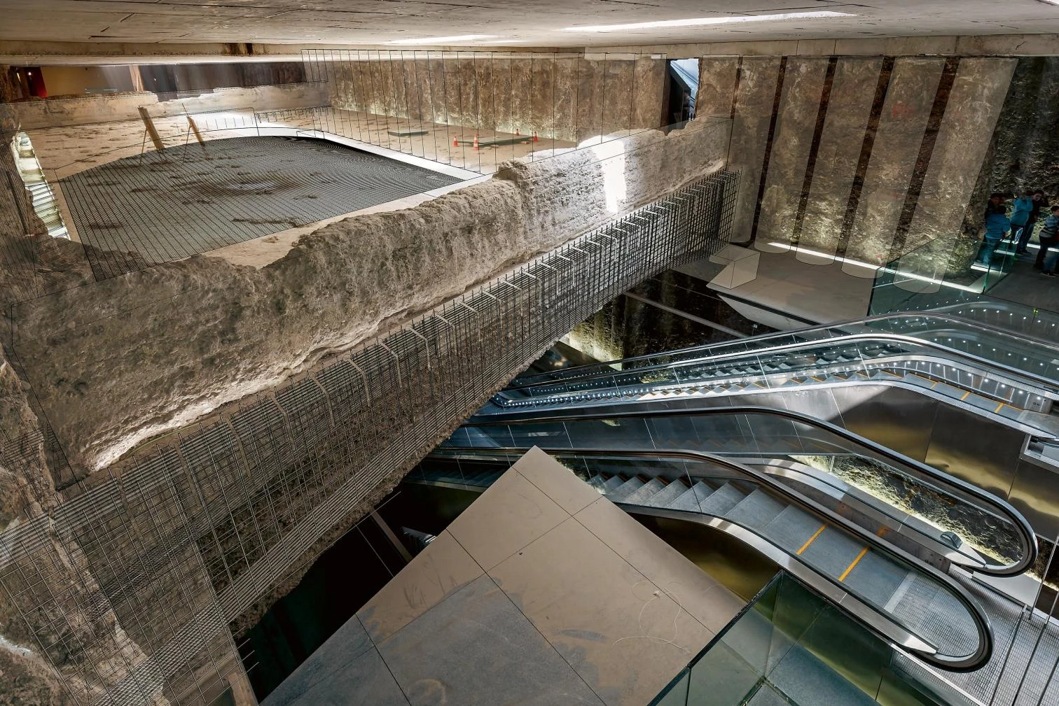 Estación Alcázar del Genil: relación de lucernarios, pasarelas y albercón