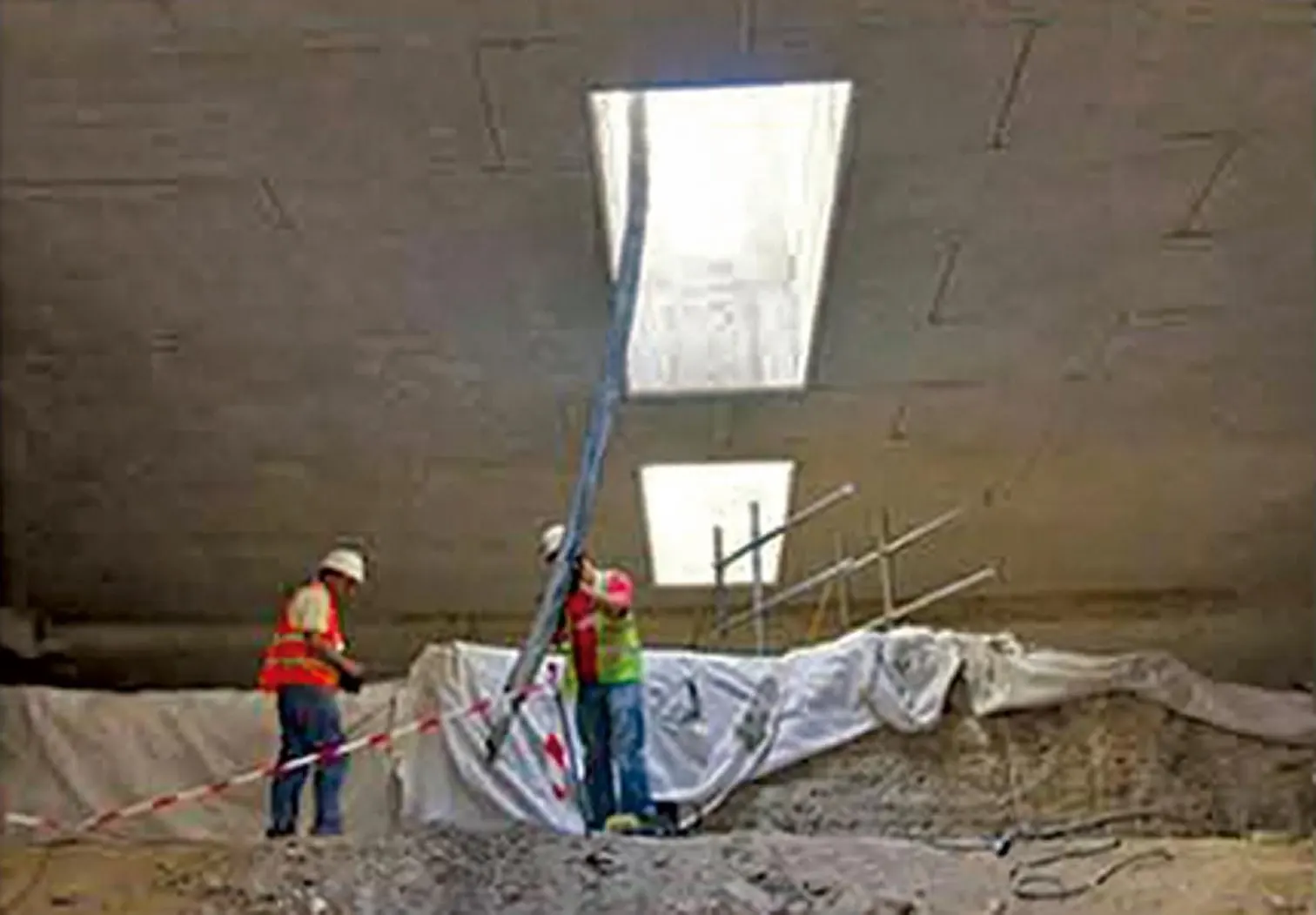 Obra – base de excavación Obra en Alcázar del Genil: base de excavación con personal