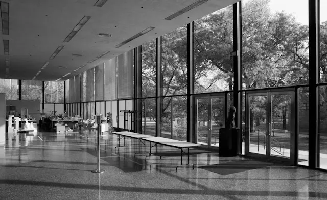 Crown Hall ITT – Transparencia estructural Crown Hall ITT transparencia y ritmo de fachada