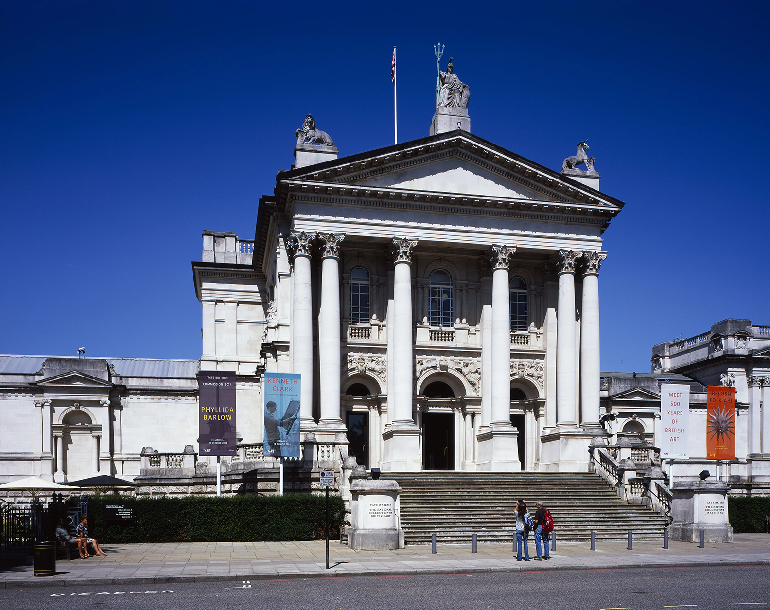 Tate Britain – fachada principal en Millbank Tate Britain – fachada neoclásica en Millbank tras la transformación de Caruso St John