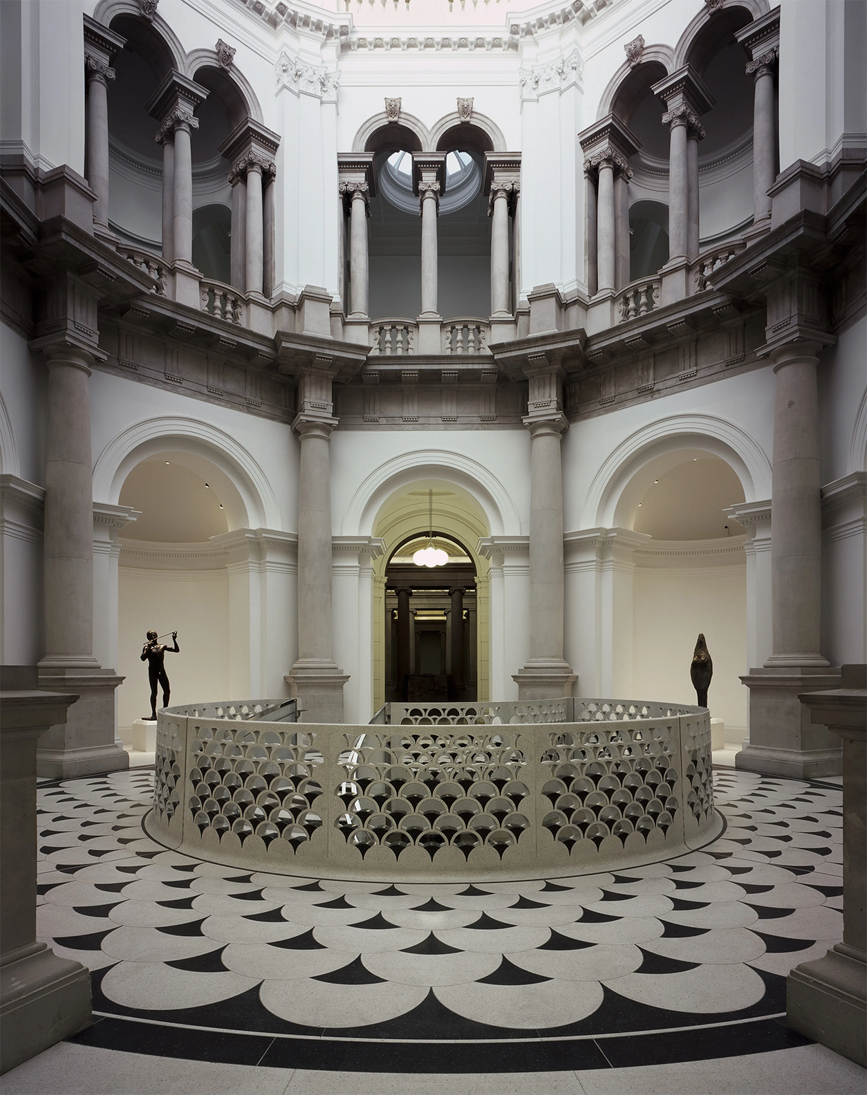 Rotonda central reactivada Tate Britain – rotonda central reabierta bajo cúpula iluminada