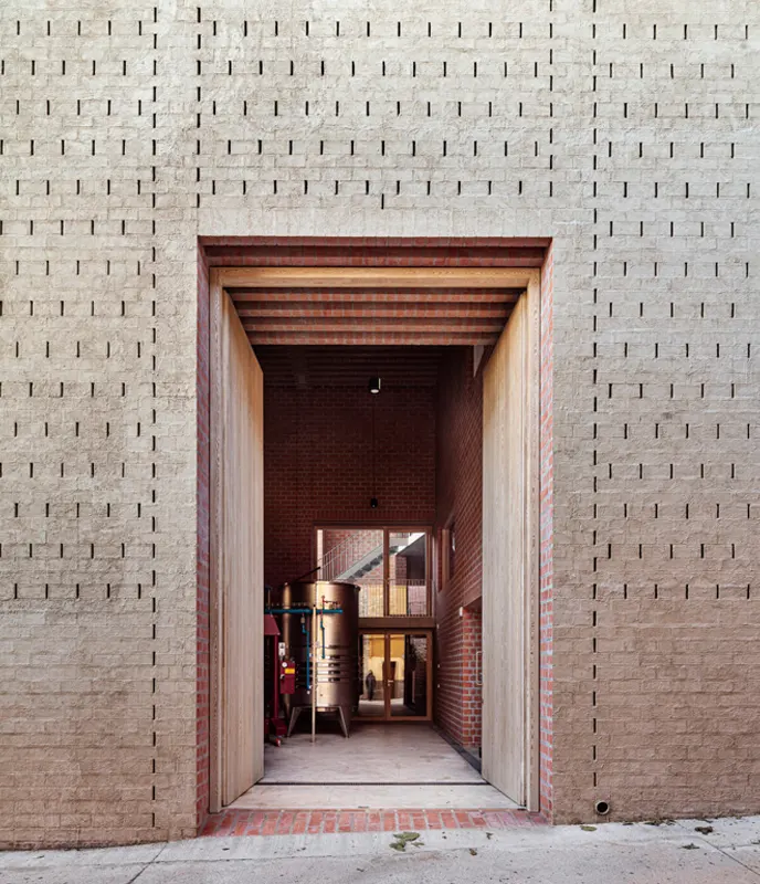 Portada maciza Clos Pachem HArquitectes – portada maciza en fachada