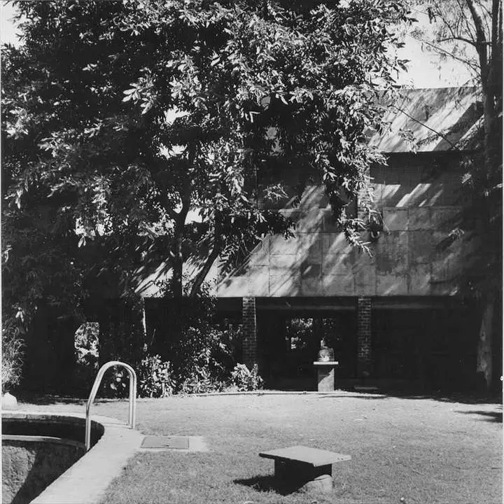 Villa Sarabhai – archivo 3 Archivo: piscina y plataformas en blanco y negro