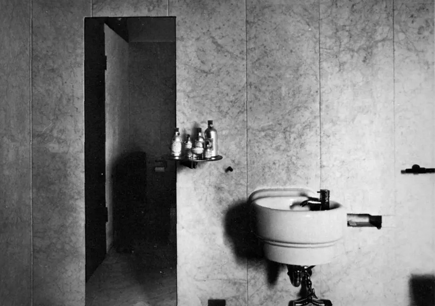 FOTO 3 - Baño interior Baño con lavabo